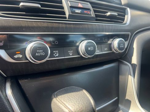 Used 2018 Honda Accord EX image 19