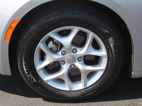 Used 2019 Chrysler Pacifica Touring Plus w/ Tire & Wheel Group FWD image 10