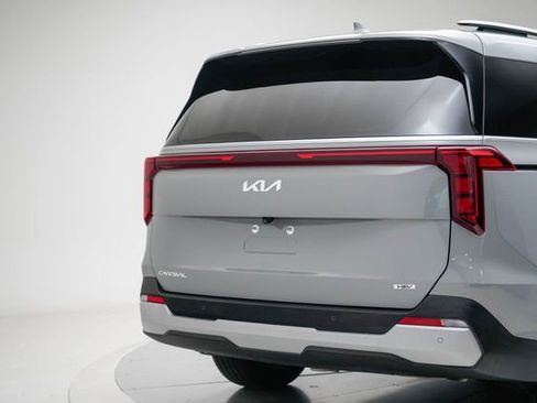 Used 2025 Kia Carnival EX FWD image 18