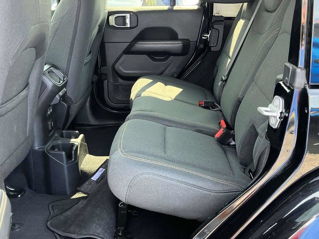Used 2025 Jeep Wrangler Unlimited Sahara AWD/4WD image 15