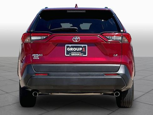 Used 2019 Toyota RAV4 LE FWD image 10