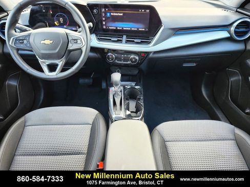 Used 2025 Chevrolet Trax LT w/ Driver Confidence Package image 14