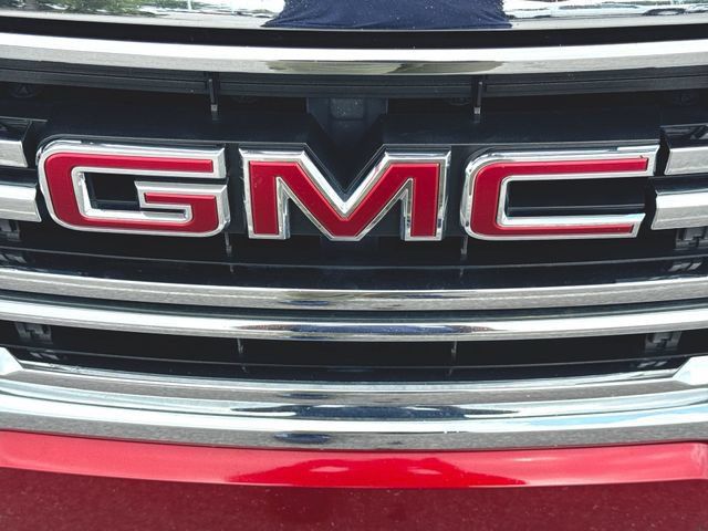 Used 2021 GMC Acadia SLE w/ Driver Convenience Package FWD image 32