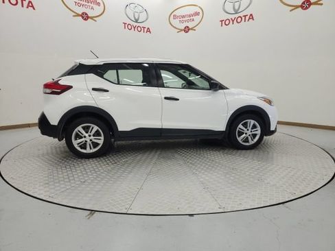 Used 2020 Nissan Kicks S FWD image 3