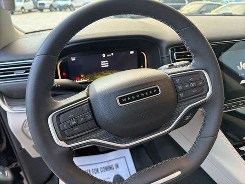 Used 2022 Jeep Wagoneer Series II AWD/4WD image 13