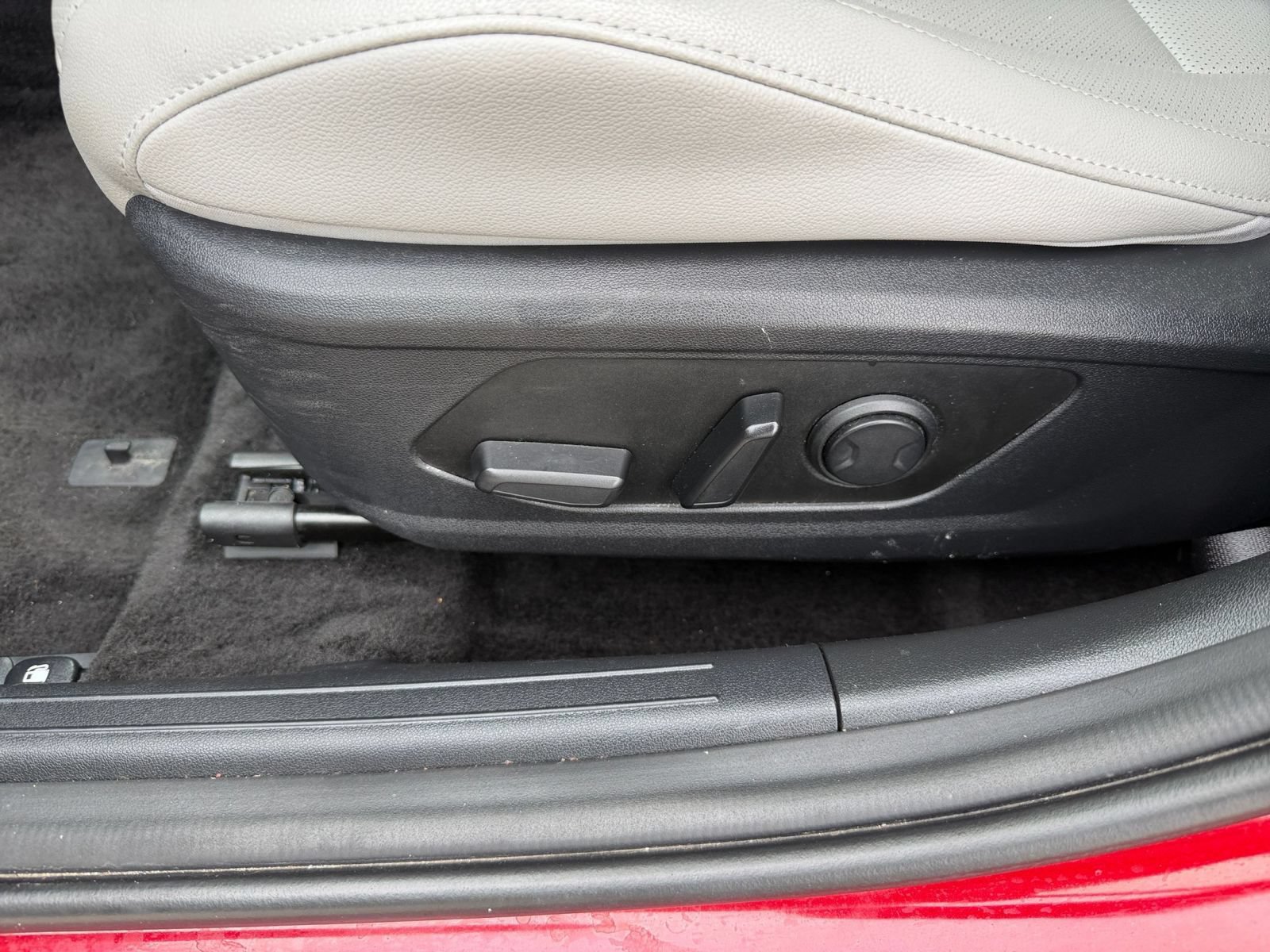 Used 2025 Hyundai Elantra Limited FWD image 22
