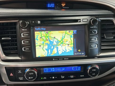 Used 2019 Toyota Highlander Plus AWD/4WD image 24