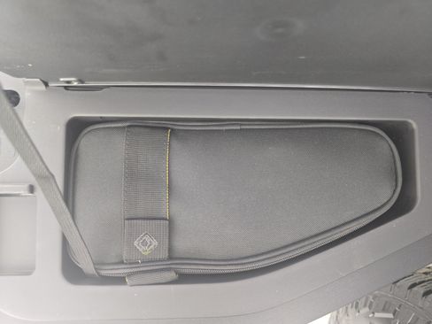 Used 2024 Rivian R1T Adventure AWD/4WD image 32