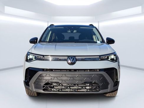 New 2026 Volkswagen Taos SE FWD image 8