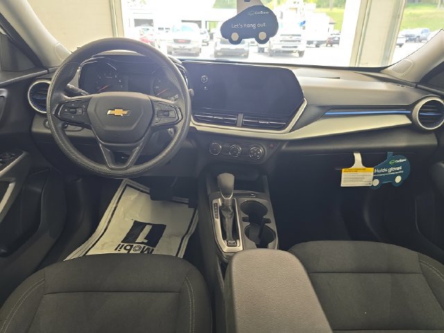 Used 2025 Chevrolet Trax LS FWD image 11