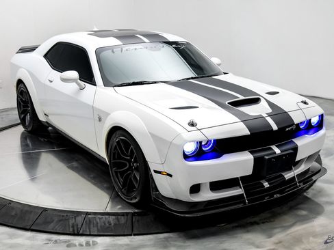 Used 2018 Dodge Challenger SRT Hellcat RWD image 31