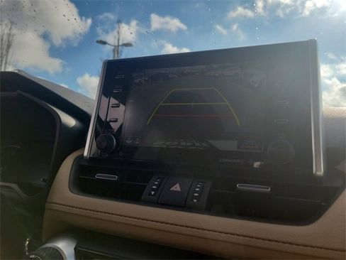 Used 2019 Toyota RAV4 Limited image 29
