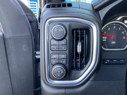 Used 2020 Chevrolet Silverado 1500 High Country w/ Technology Package AWD/4WD image 18