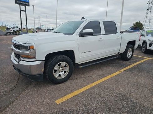 Used 2018 Chevrolet Silverado 1500 LT w/ Trailering Package AWD/4WD image 10