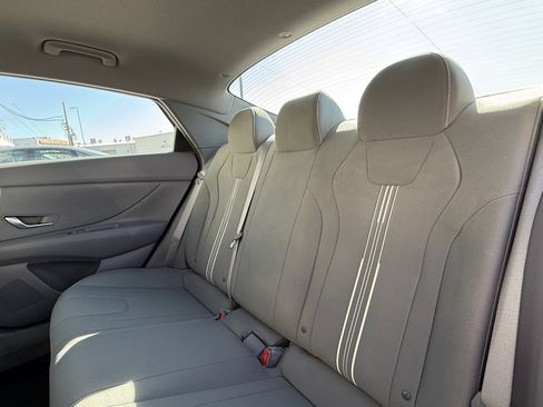 Used 2022 Hyundai Elantra SEL image 7