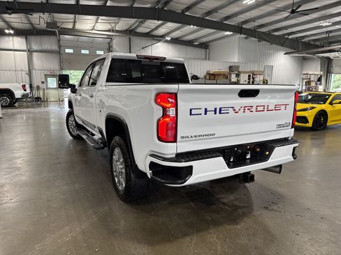 Used 2024 Chevrolet Silverado 2500 High Country w/ High Country Premium Package AWD/4WD image 4