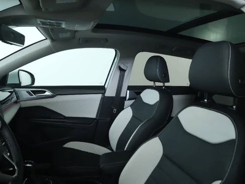 Certified 2025 Volkswagen Taos SEL image 19