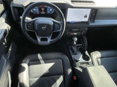 Used 2025 Ford Bronco Badlands image 4