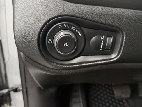 Used 2019 Jeep Renegade Sport image 15