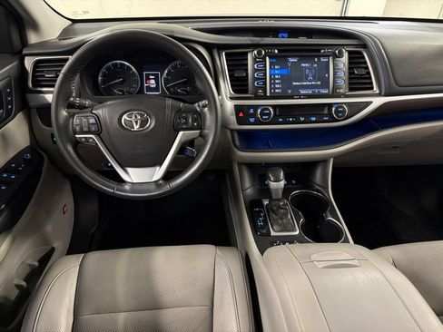 Used 2015 Toyota Highlander Limited AWD/4WD image 8