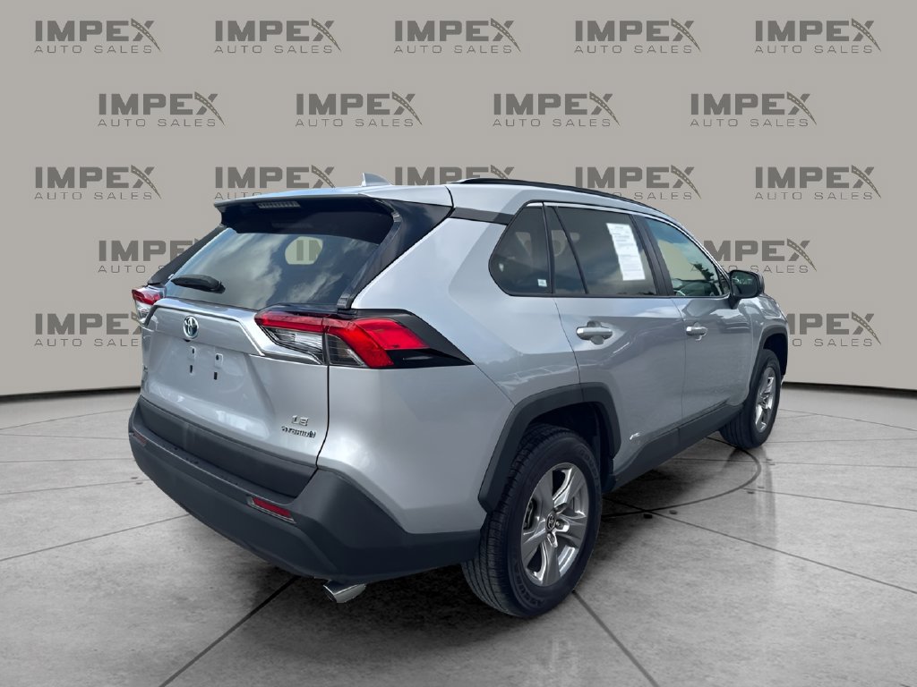Used 2023 Toyota RAV4 LE AWD/4WD image 5