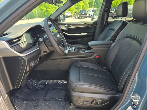 Used 2026 Jeep Grand Cherokee Limited AWD/4WD image 4