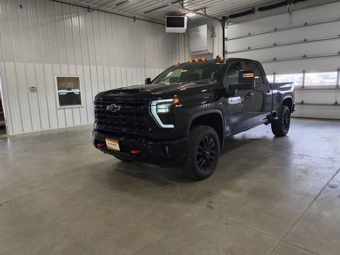 Used 2025 Chevrolet Silverado 3500 LT w/ Trail Boss Package AWD/4WD image 4