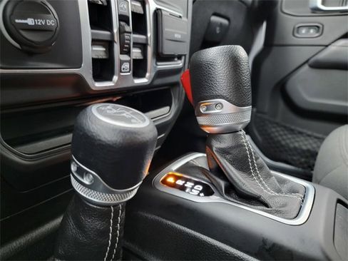 Certified 2019 Jeep Wrangler Unlimited Sahara image 30