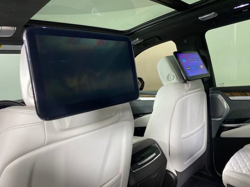 Used 2025 Cadillac Escalade ESV Sport Platinum w/ LPO, ONYX Package image 30