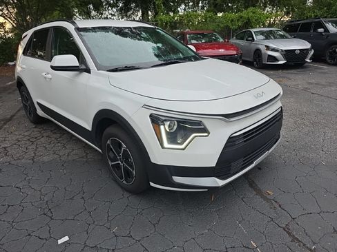Used 2025 Kia Niro LX FWD image 3