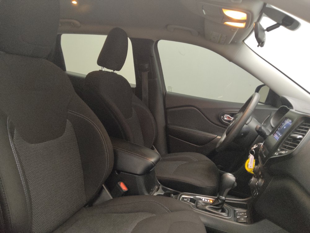 Used 2019 Jeep Cherokee Latitude w/ Popular Appearance Group FWD image 21
