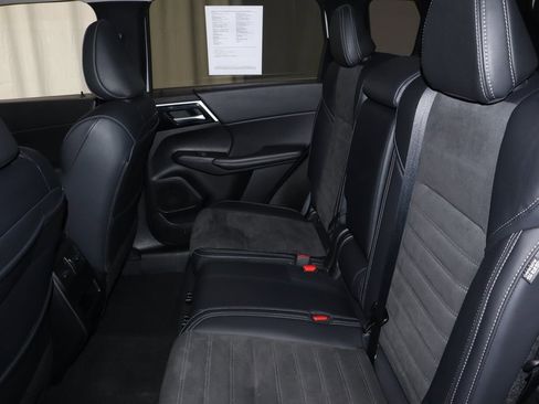 Used 2023 Mitsubishi Outlander SE image 22