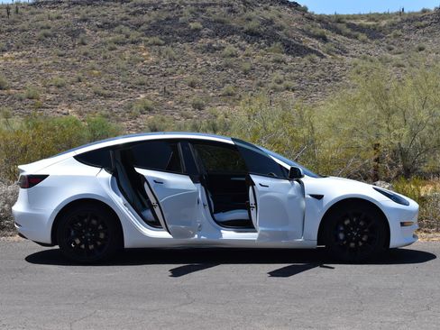 Used 2022 Tesla Model 3 Long Range AWD/4WD image 10