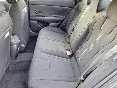Certified 2025 Hyundai Elantra SEL w/ Cargo Package image 7