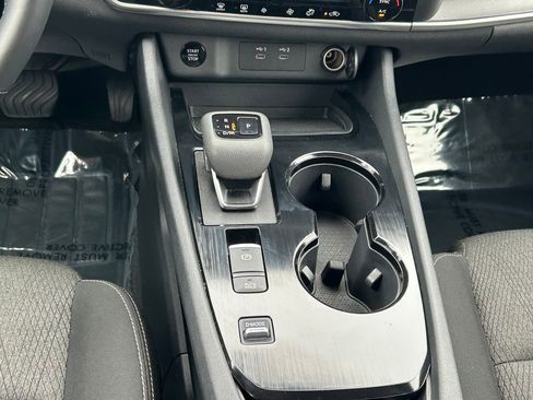 Used 2025 Nissan Rogue SV FWD image 18