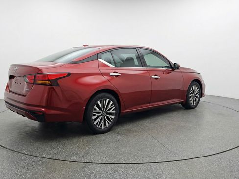 Used 2025 Nissan Altima 2.5 SV image 9