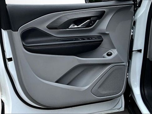 Used 2023 GMC Terrain SLE w/ Driver Convenience Package image 20