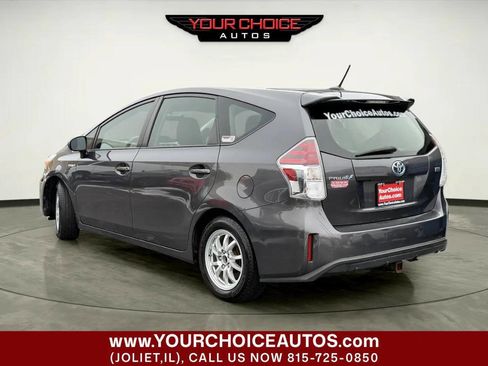 Used 2017 Toyota Prius V Five image 3