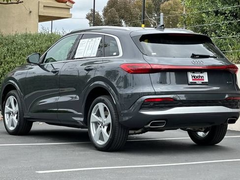 Used 2025 Audi Q5 Premium Plus w/ Premium Plus AWD/4WD image 3