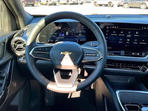 Used 2025 Chevrolet Equinox LT image 17