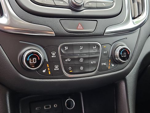 Used 2021 Chevrolet Equinox LT FWD image 16