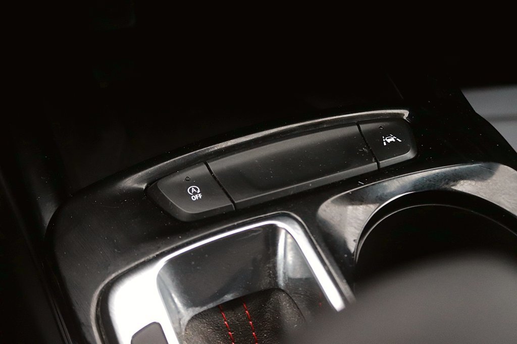 Used 2025 Chevrolet Trax RS w/ Sunroof Package FWD image 22