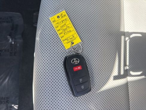 Used 2025 Toyota Prius XLE image 32