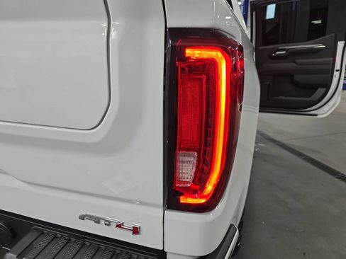 Used 2025 GMC Sierra 1500 AT4 w/ AT4 Premium Package AWD/4WD image 36