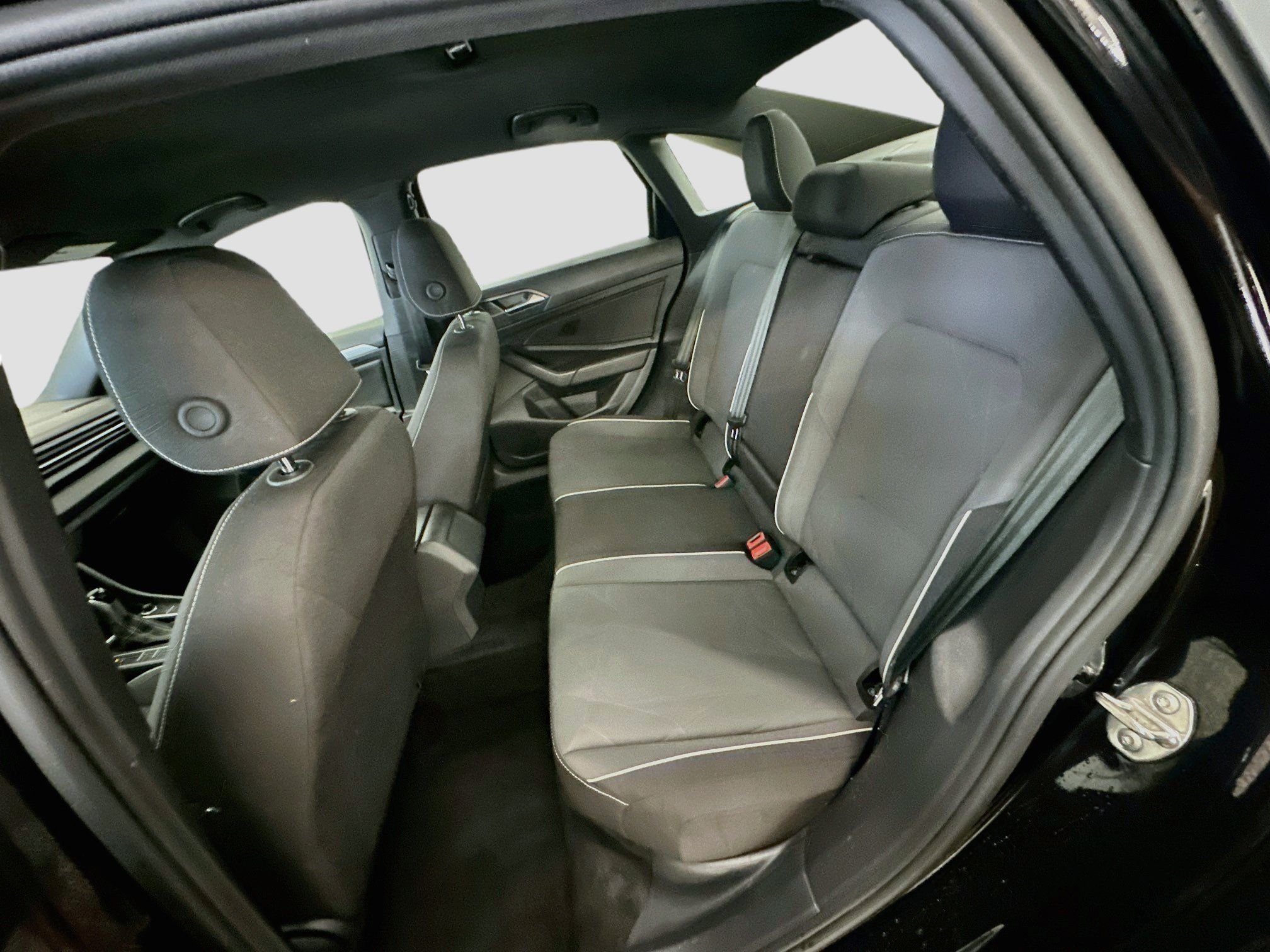 Used 2025 Volkswagen Jetta Sport FWD image 28