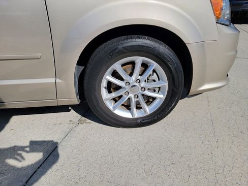 Used 2013 Dodge Grand Caravan SXT image 9