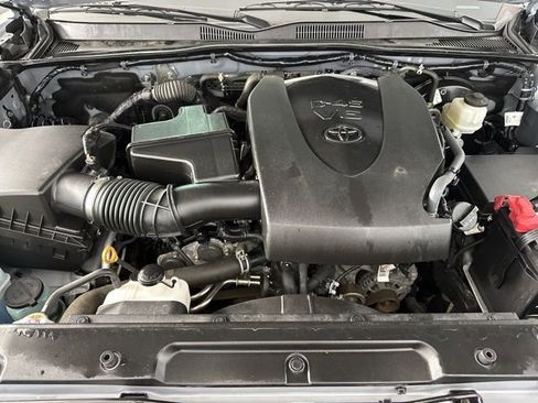 Used 2020 Toyota Tacoma TRD Sport AWD/4WD image 10