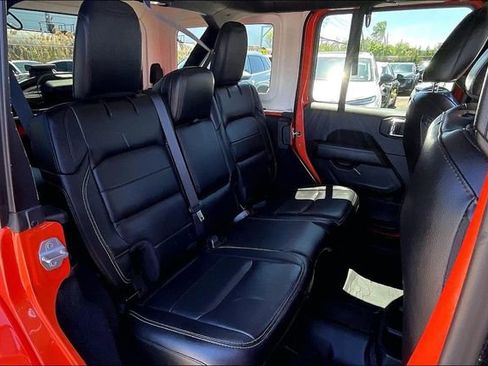 Used 2018 Jeep Wrangler Unlimited Sahara AWD/4WD image 27