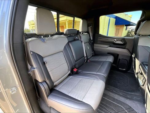 Used 2024 Chevrolet Silverado 1500 ZR2 image 21