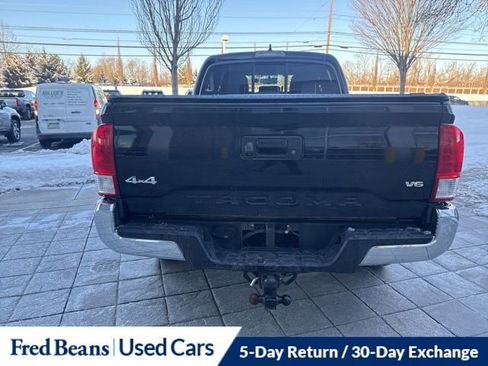 Used 2016 Toyota Tacoma SR5 image 8